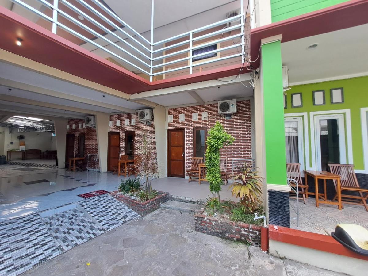 Azza Karimunjawa Hotel Exterior photo